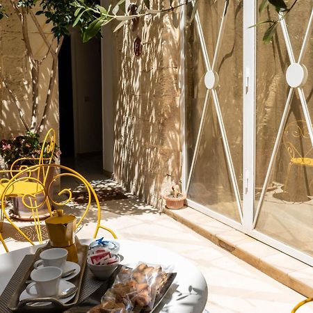 B&B Corte Dei Memoli Di Margiotta Giuseppina เลชเช ภายนอก รูปภาพ
