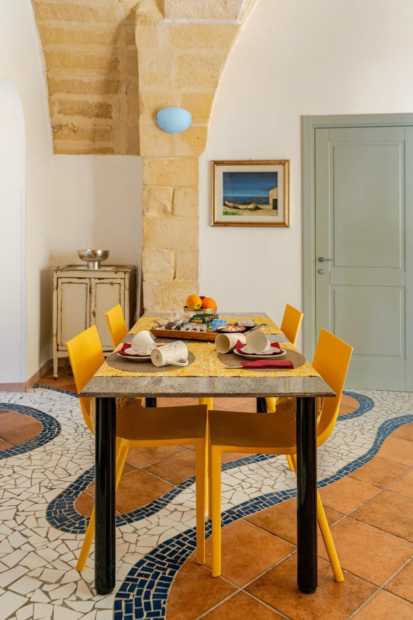 B&B Corte Dei Memoli Di Margiotta Giuseppina เลชเช ภายนอก รูปภาพ