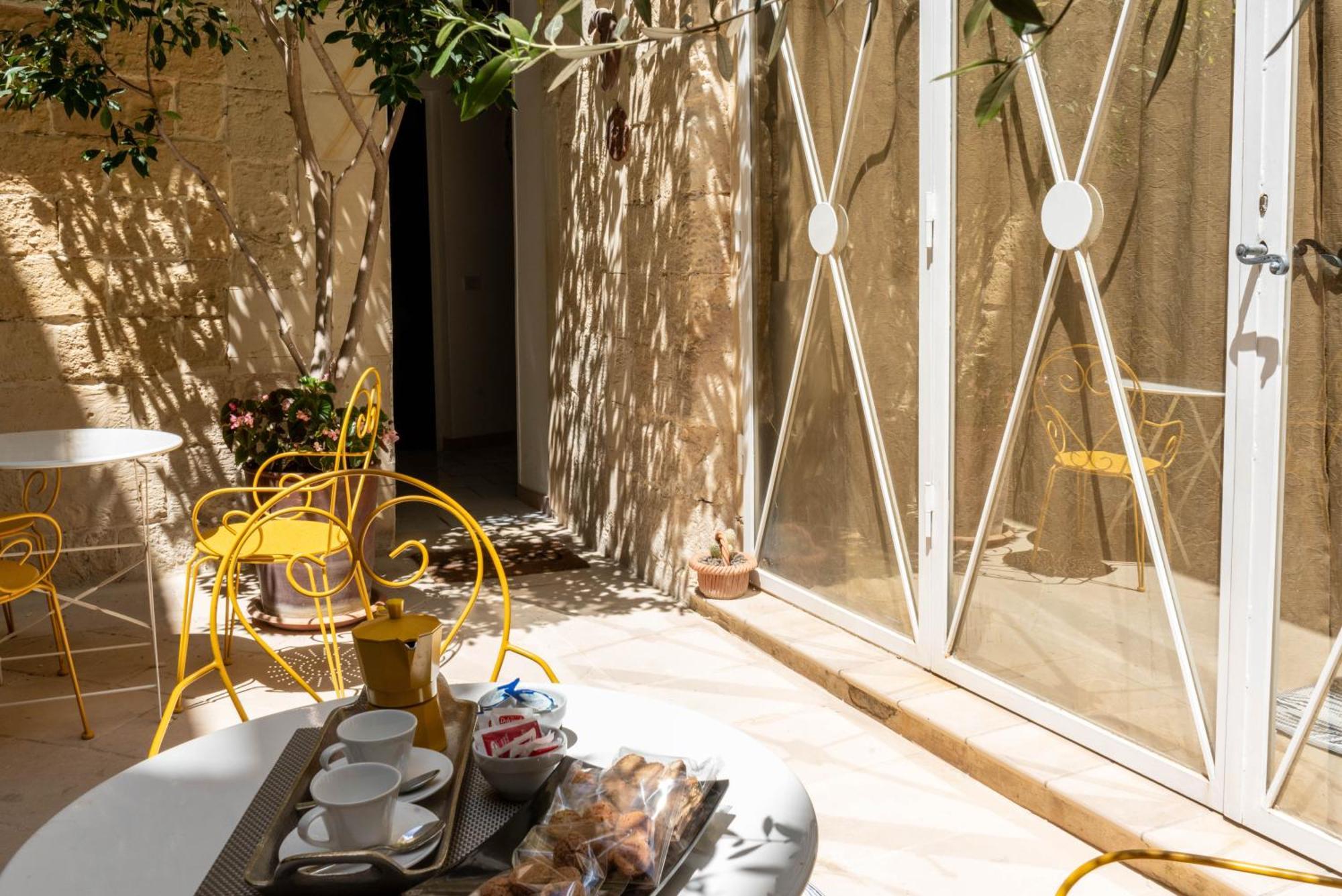 B&B Corte Dei Memoli Di Margiotta Giuseppina เลชเช ภายนอก รูปภาพ