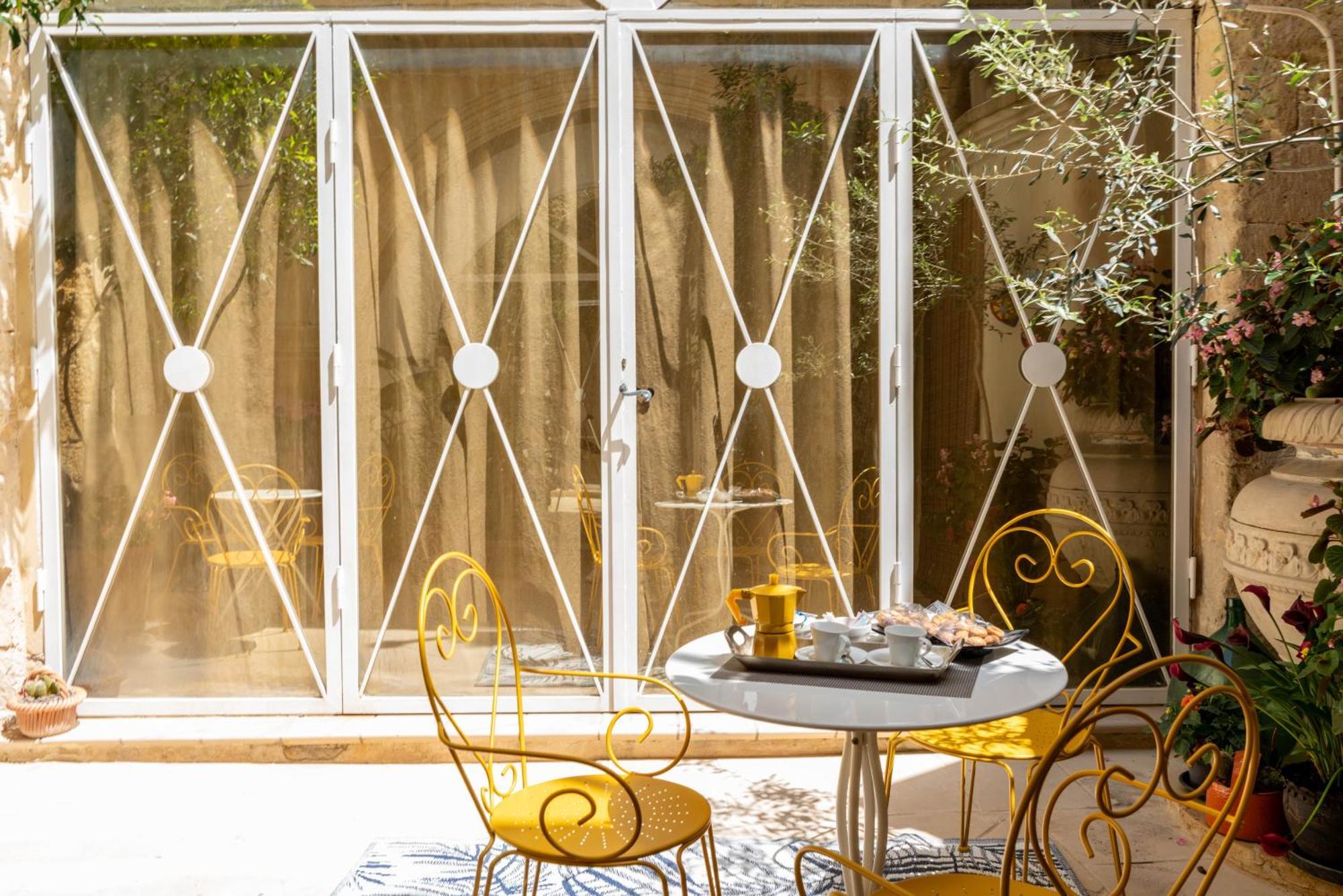 B&B Corte Dei Memoli Di Margiotta Giuseppina เลชเช ภายนอก รูปภาพ