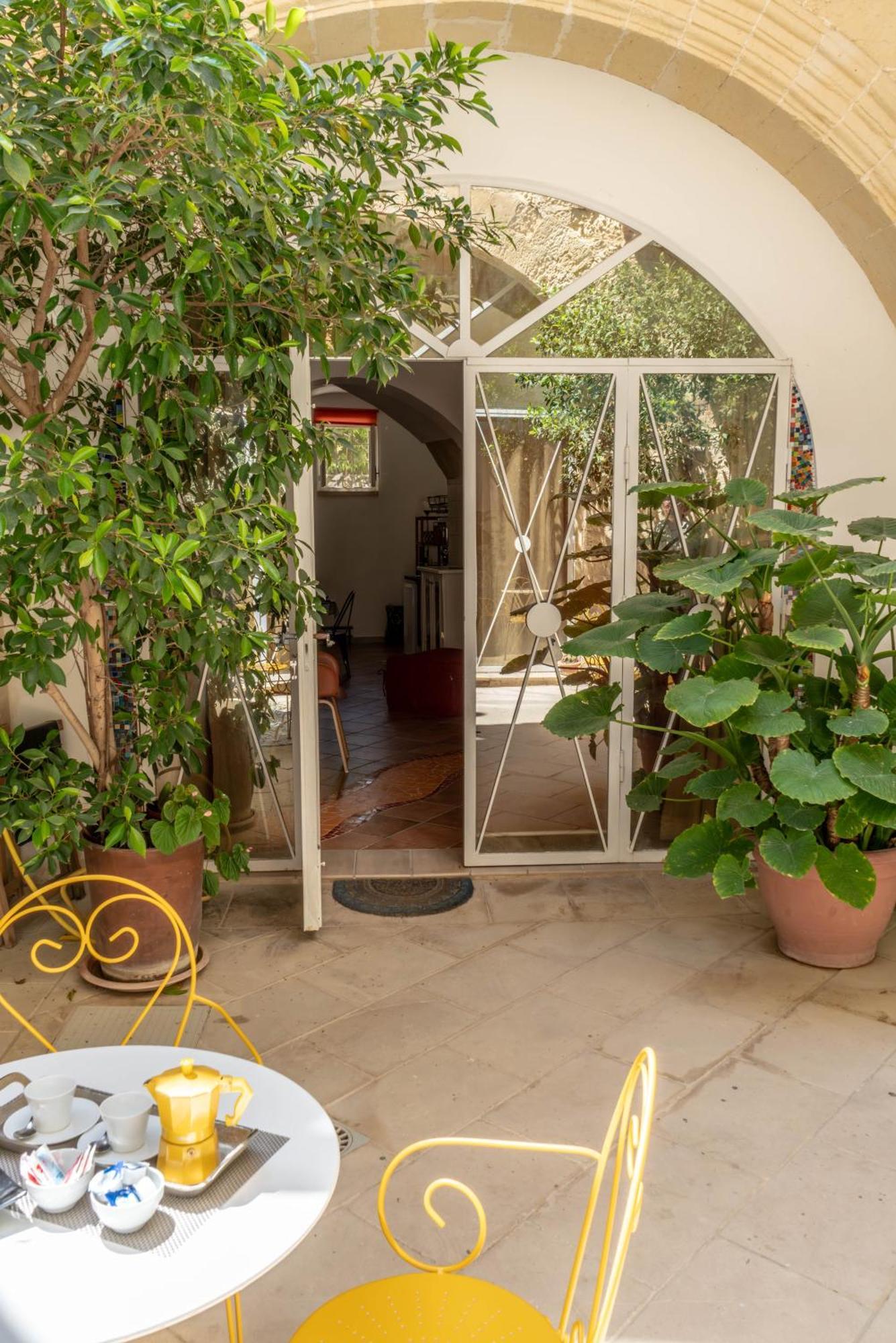 B&B Corte Dei Memoli Di Margiotta Giuseppina เลชเช ภายนอก รูปภาพ