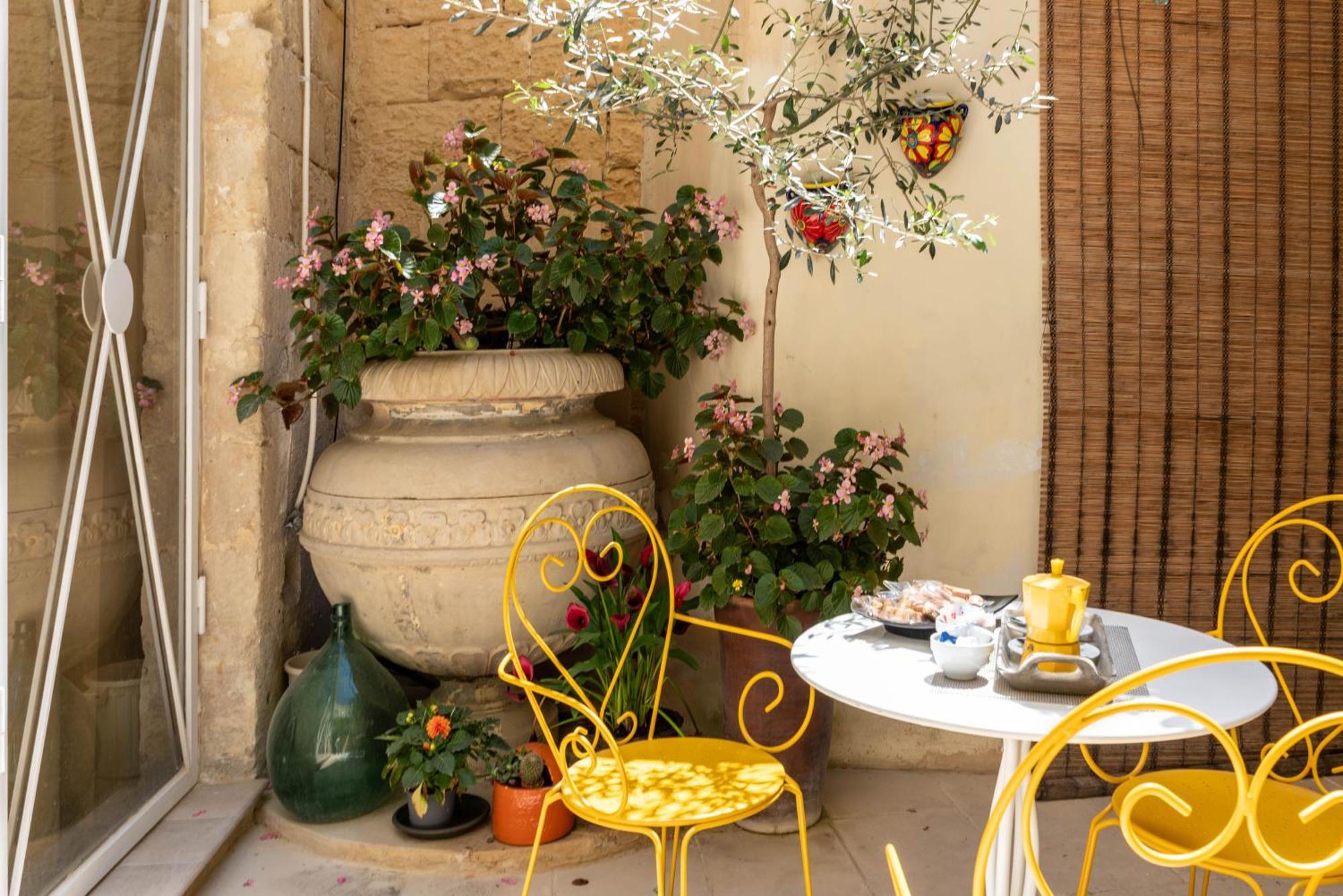 B&B Corte Dei Memoli Di Margiotta Giuseppina เลชเช ภายนอก รูปภาพ