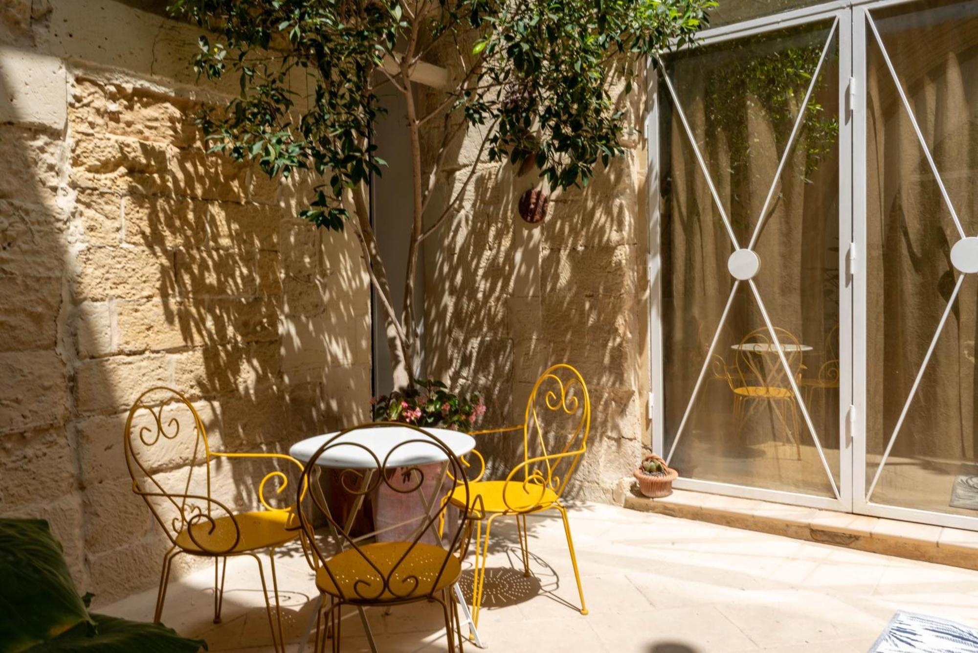 B&B Corte Dei Memoli Di Margiotta Giuseppina เลชเช ภายนอก รูปภาพ