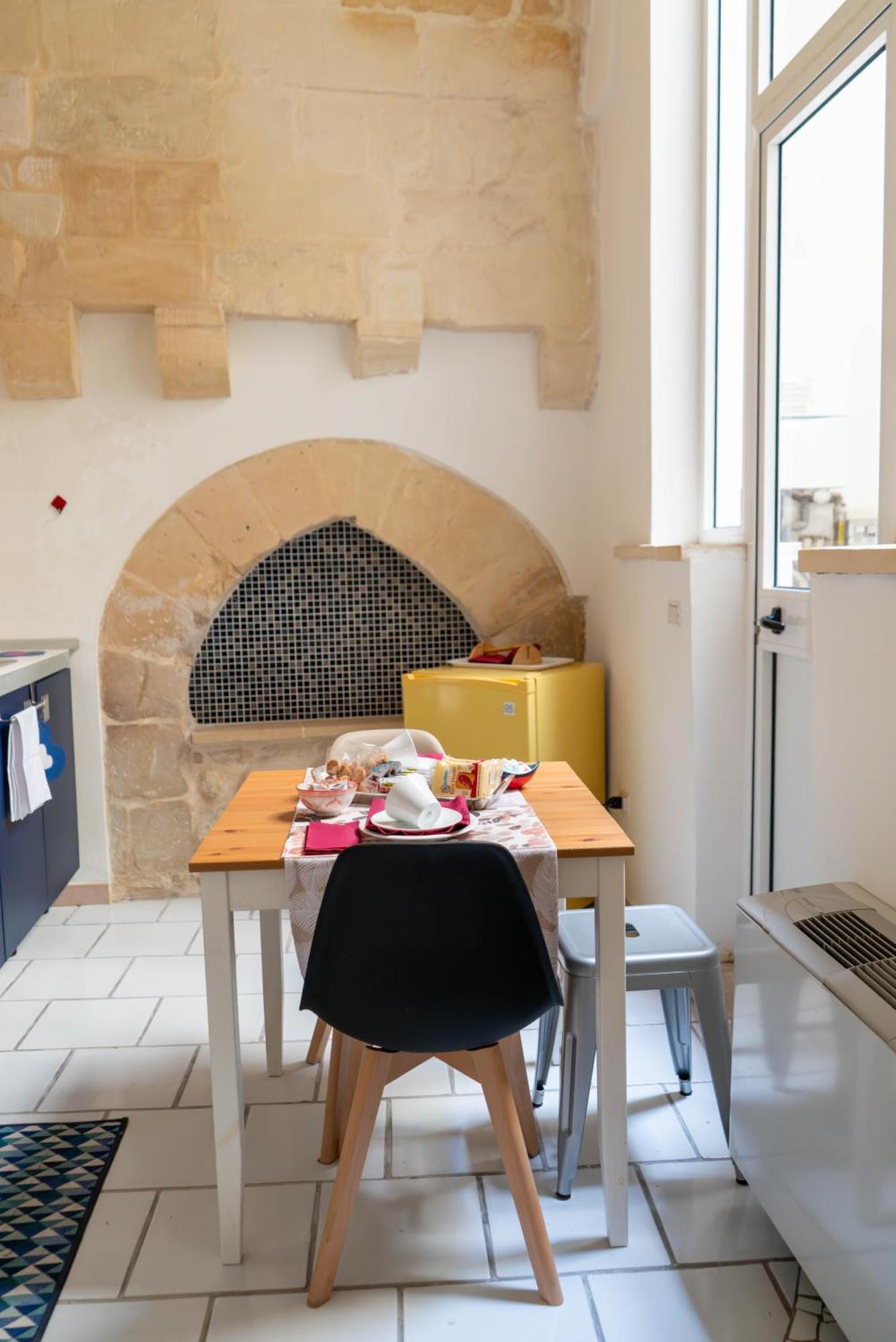 B&B Corte Dei Memoli Di Margiotta Giuseppina เลชเช ภายนอก รูปภาพ