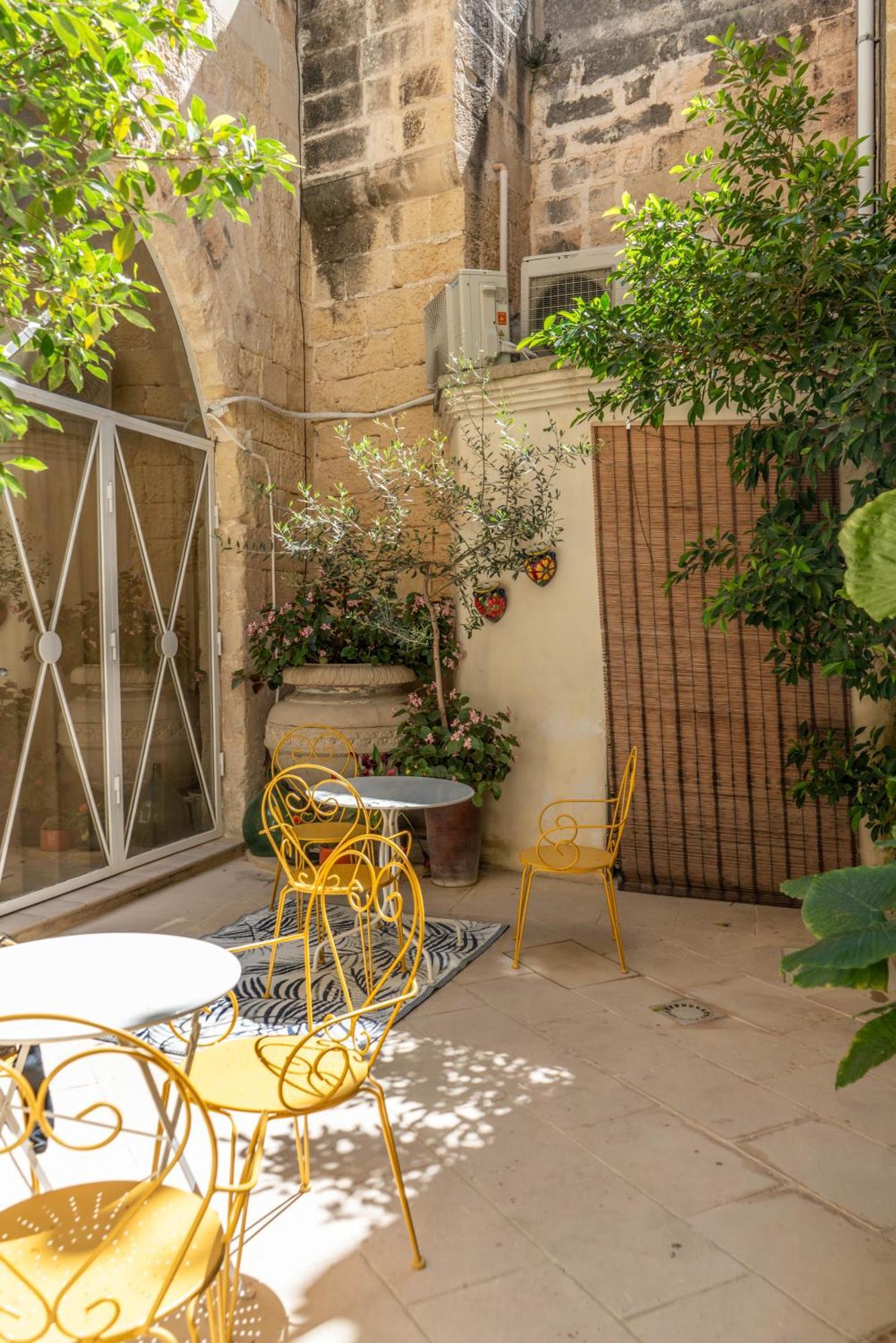 B&B Corte Dei Memoli Di Margiotta Giuseppina เลชเช ภายนอก รูปภาพ